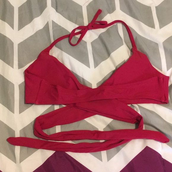 ❤️3/$20 SHEIN Never worn criss cross bikini top - Picture 2 of 2